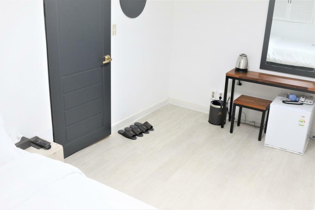 Must Stay Hotel Сеул Экстерьер фото