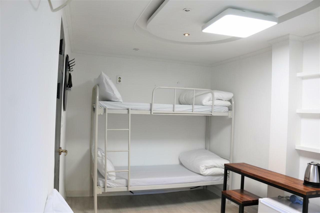 Must Stay Hotel Сеул Экстерьер фото