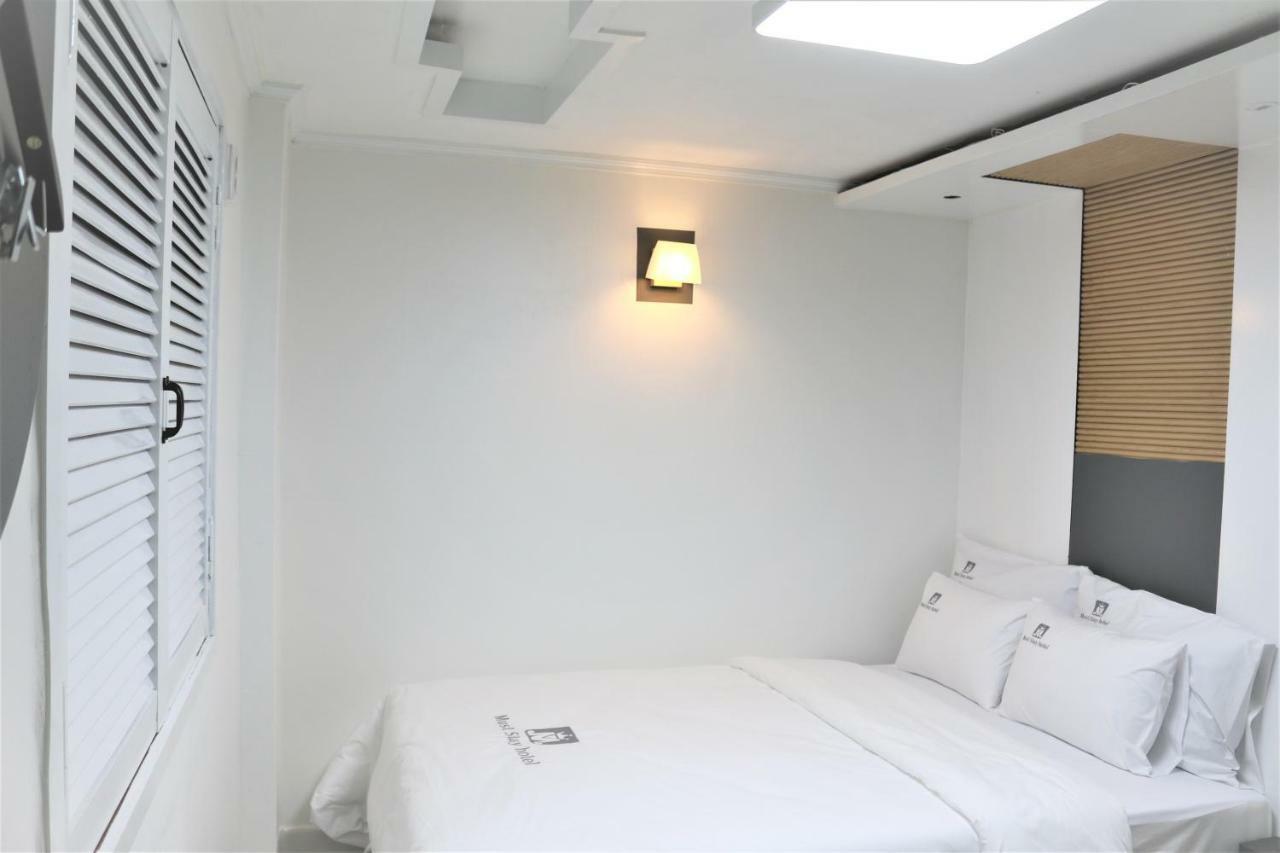 Must Stay Hotel Сеул Экстерьер фото